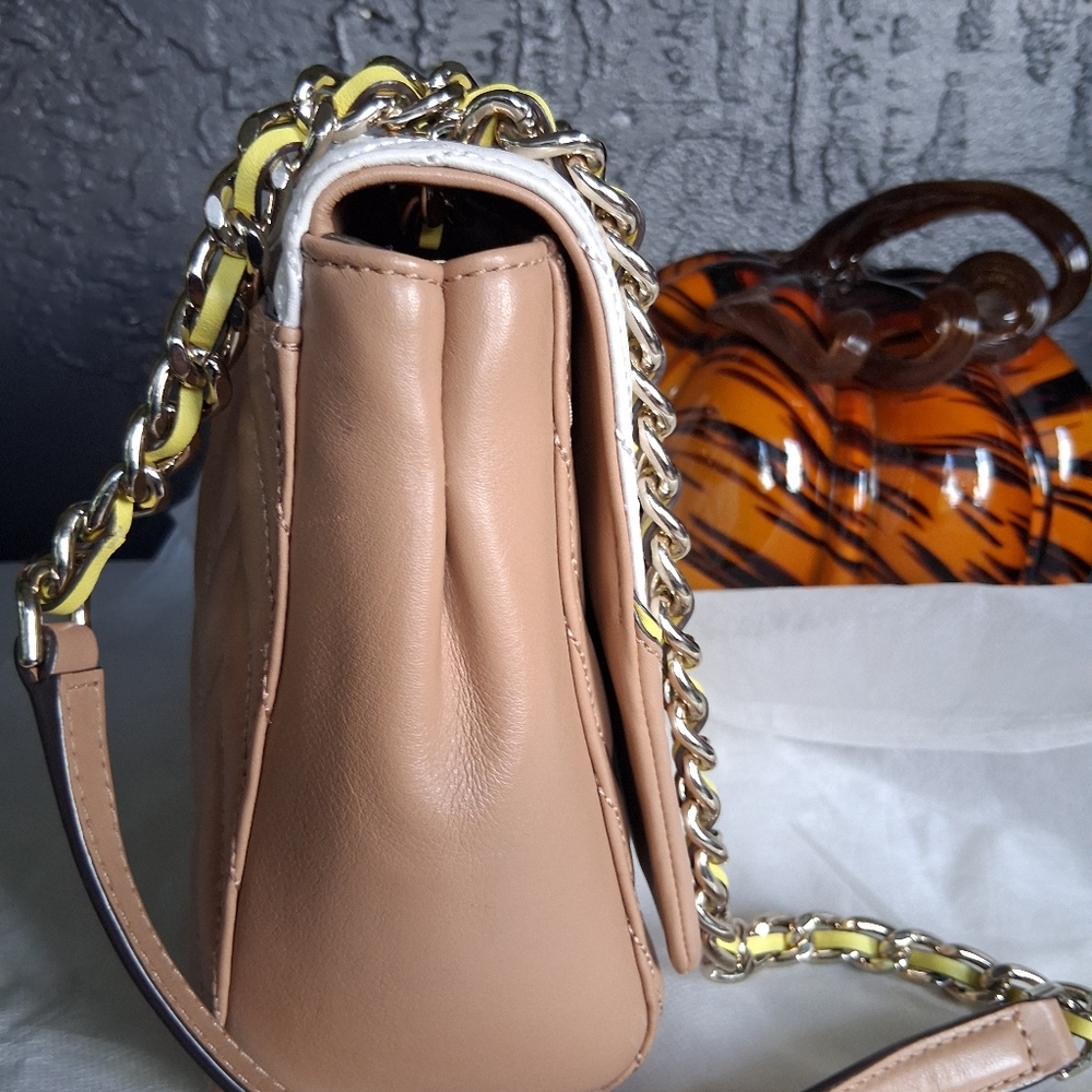 Kate Spade White and Tan Quilted Crossbody Bag Neon Yellow Detail Chain Strap - Picture 5 of 12